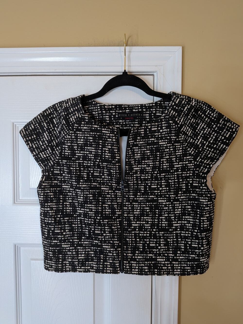 Alice + Olivia Black & White Tweed Cropped Zip Jacket Top Size XS/S Quiet Luxury